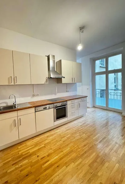 super renovierte Wohnung im Erdgeschoss in ruhigem Innenhof — photo 1